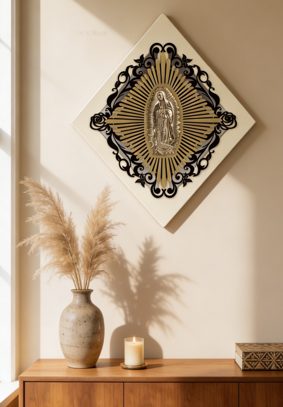 Cuadro rombo Virgen de Guadalupe en tonos beige y dorado