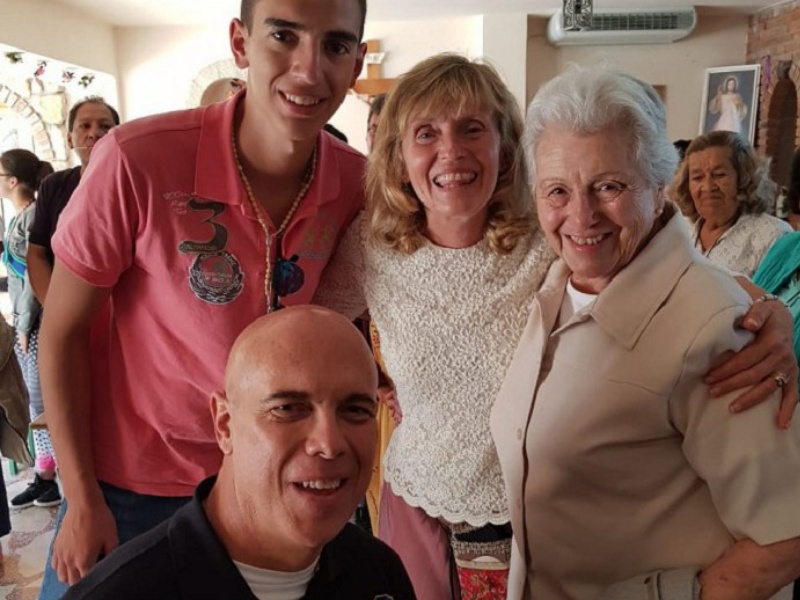 Vidente Mirjana, Carlos Manero y familia